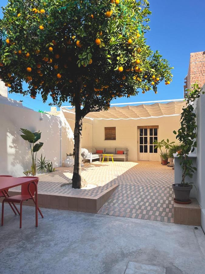 Design & Art, Patio With Orange Tree, Near Seville Carrion de Los Cespedes Esterno foto