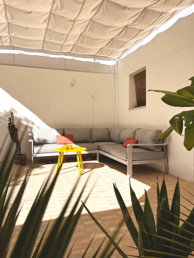 Design & Art, Patio With Orange Tree, Near Seville Carrion de Los Cespedes Esterno foto
